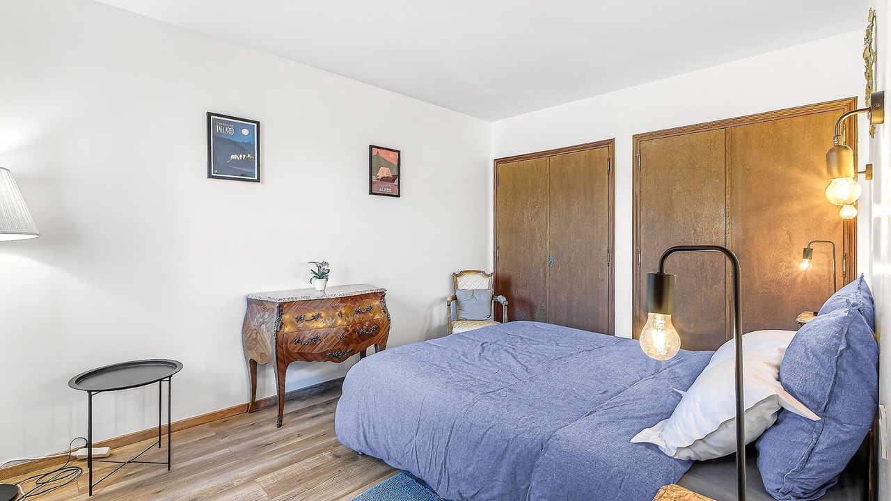 Photo of Bedroom in Gap