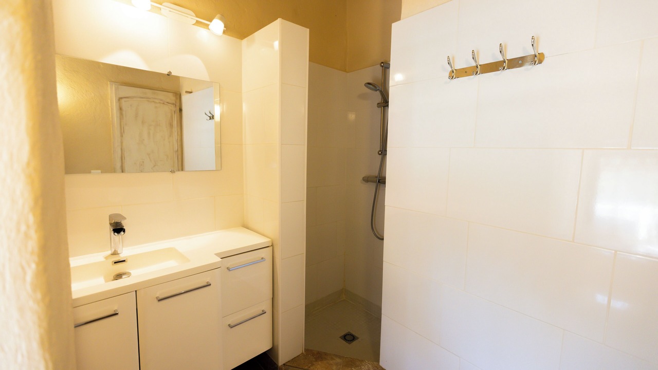 Photo of Bathroom in Deaux