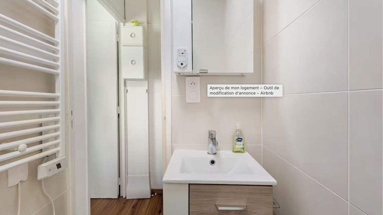 Photo of Bathroom in Saint-Lazare