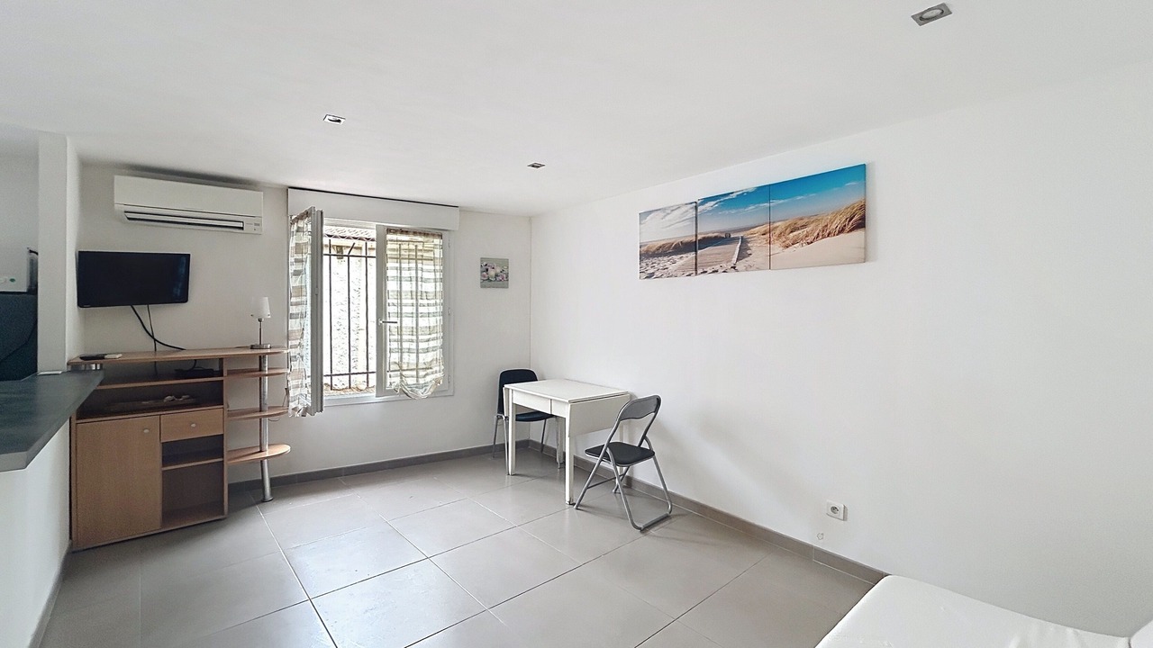 Photo of Bedroom in 8th Arrondissement