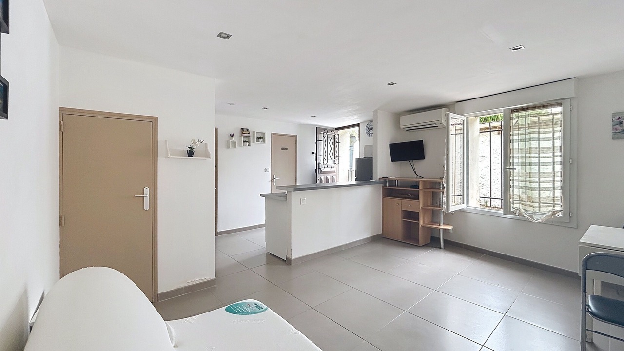 Photo of Bedroom in 8th Arrondissement