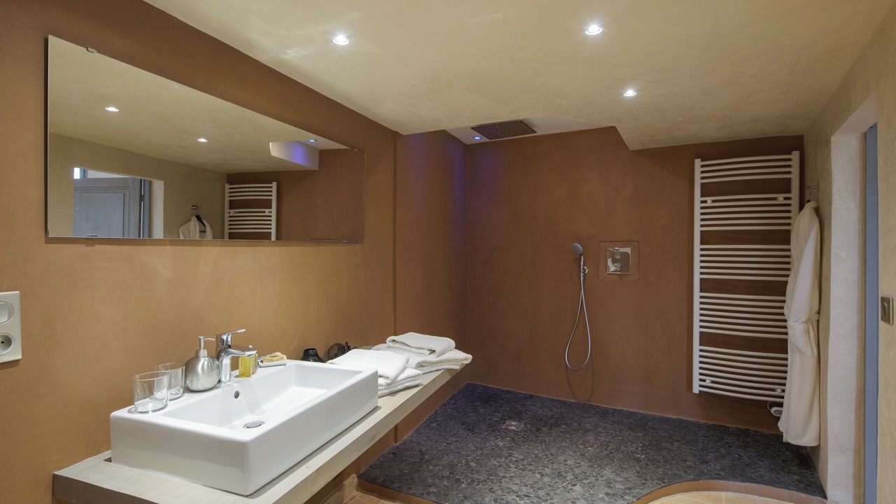 Photo of Bathroom in Arles City Centre