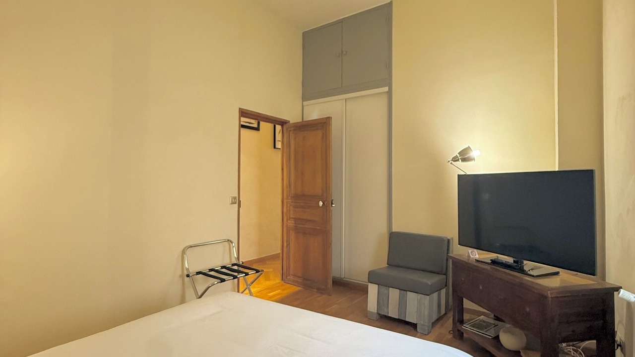Photo of Bedroom in Arles City Centre