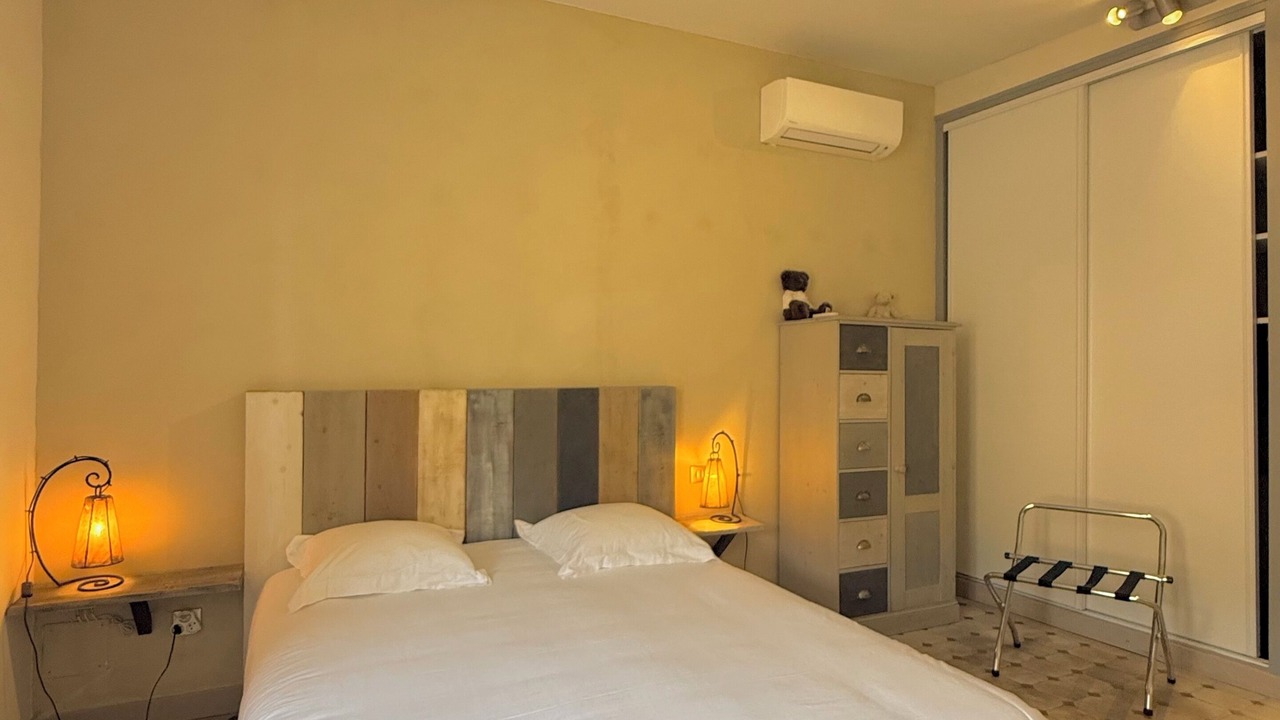 Photo of Bedroom in Arles City Centre
