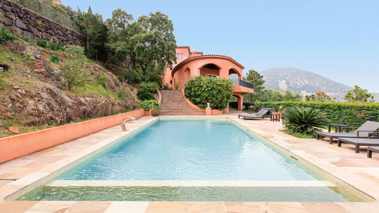 Photo of Outdoor in Espero-Pax