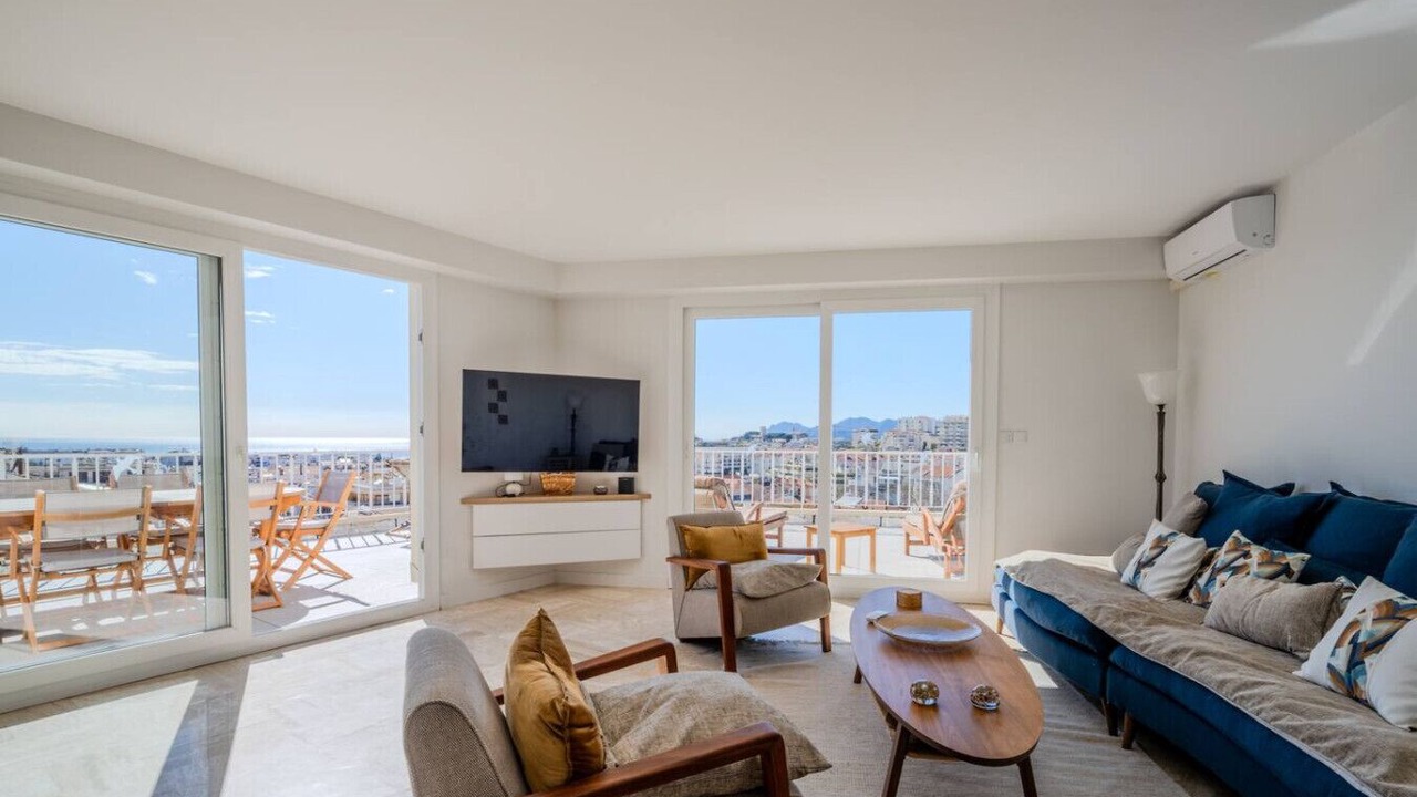 Photo of Livingroom in Prado - Republique