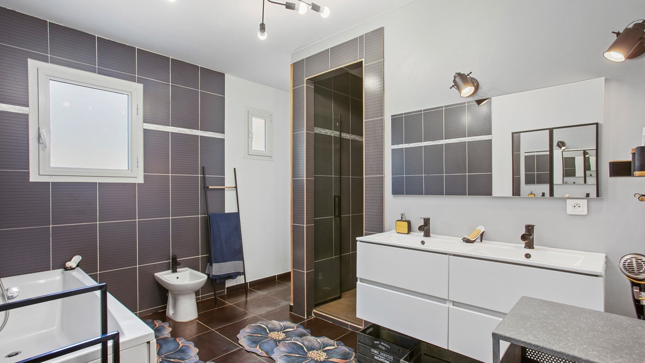 Photo of Bathroom in Montferrat