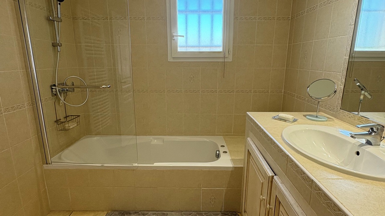 Photo of Bathroom in Arles