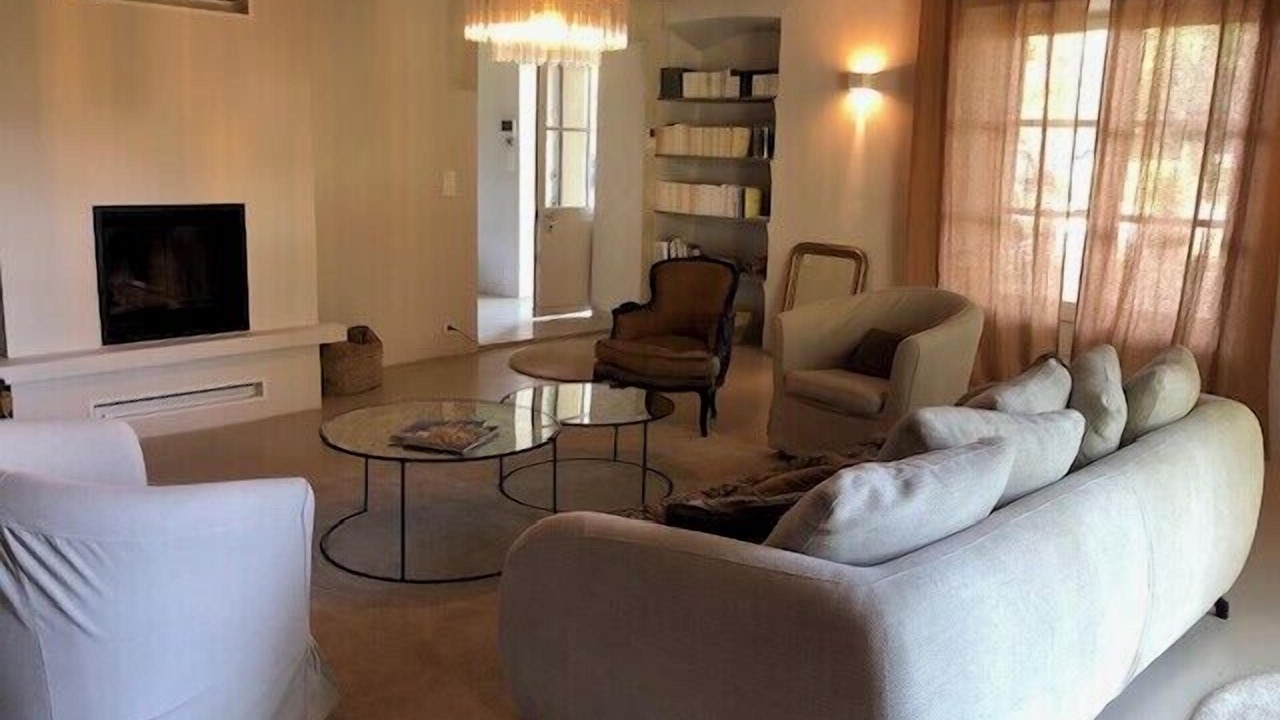 Photo of Livingroom in Mouries