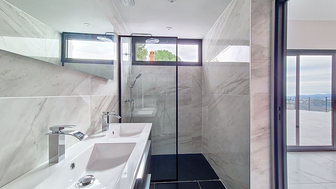 Photo of Bathroom in Aspremont