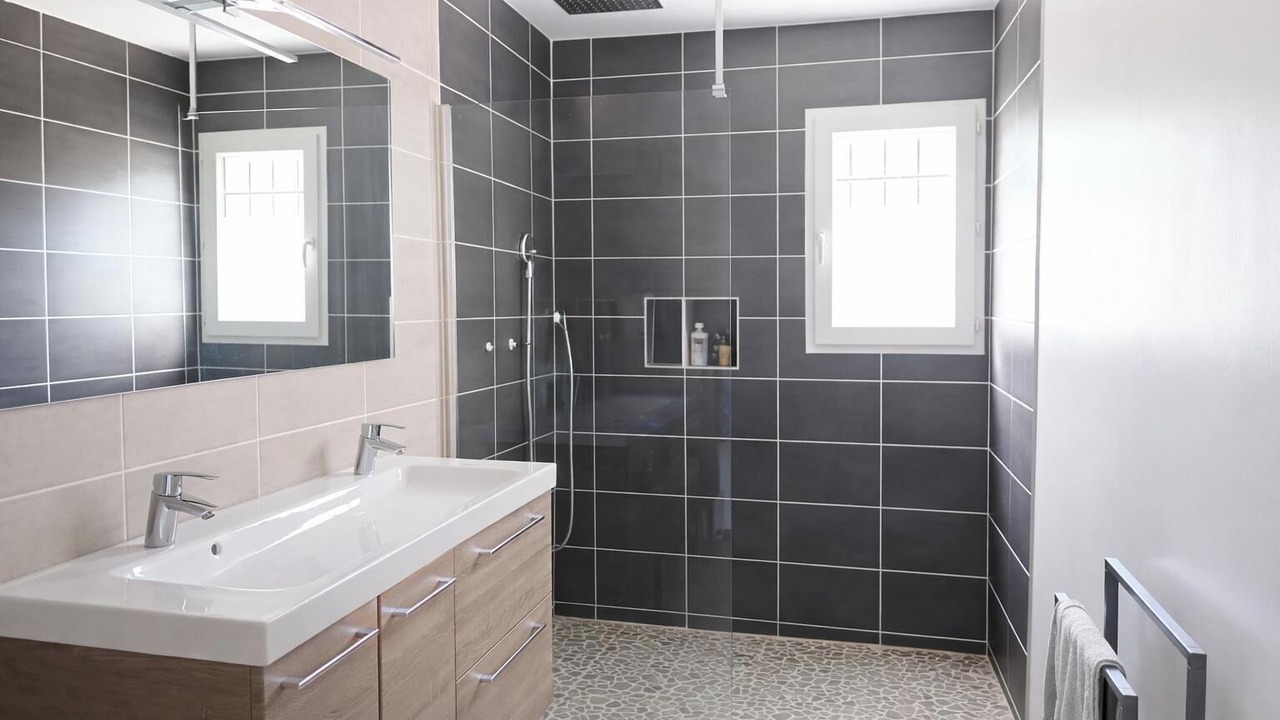 Photo of Bathroom in Saint-Chamas