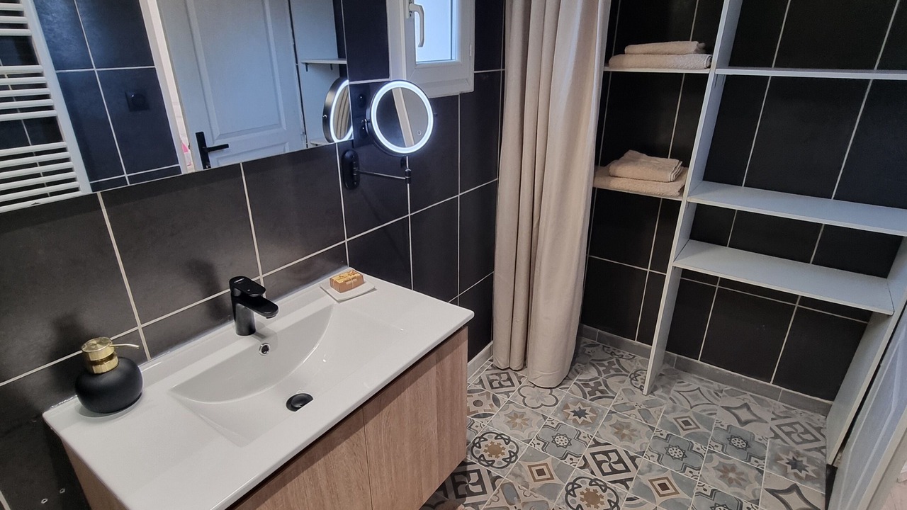 Photo of Bathroom in Arles