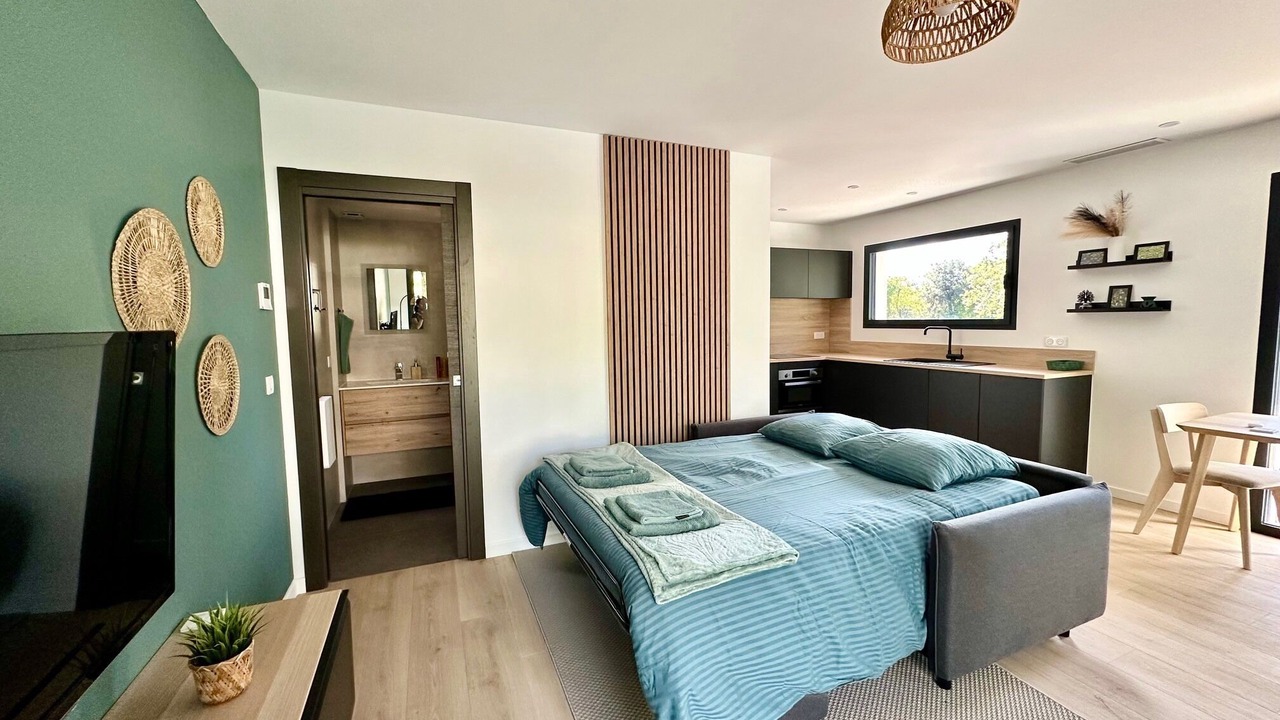 Photo of Bedroom in Roquefort-les-Pins