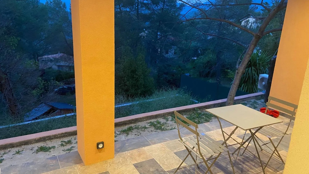 Photo of Outdoor in Drap