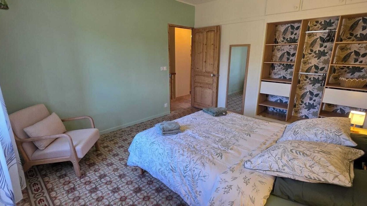 Photo of Bedroom in Noves