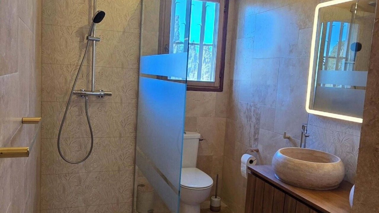 Photo of Bathroom in Noves