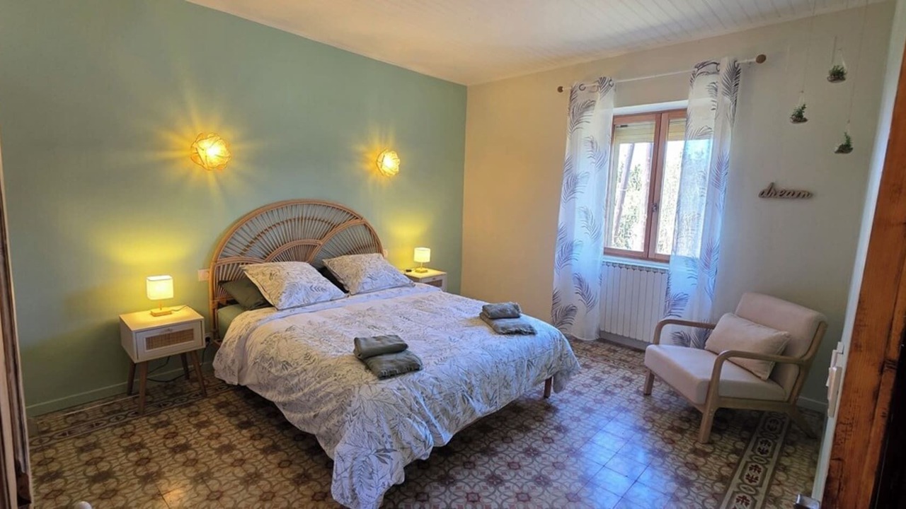 Photo of Bedroom in Noves