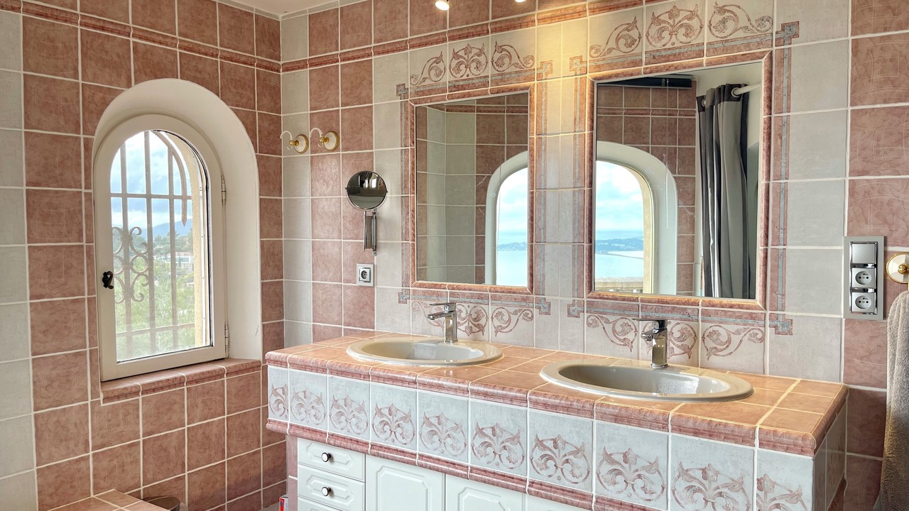 Photo of Bathroom in Hyeres