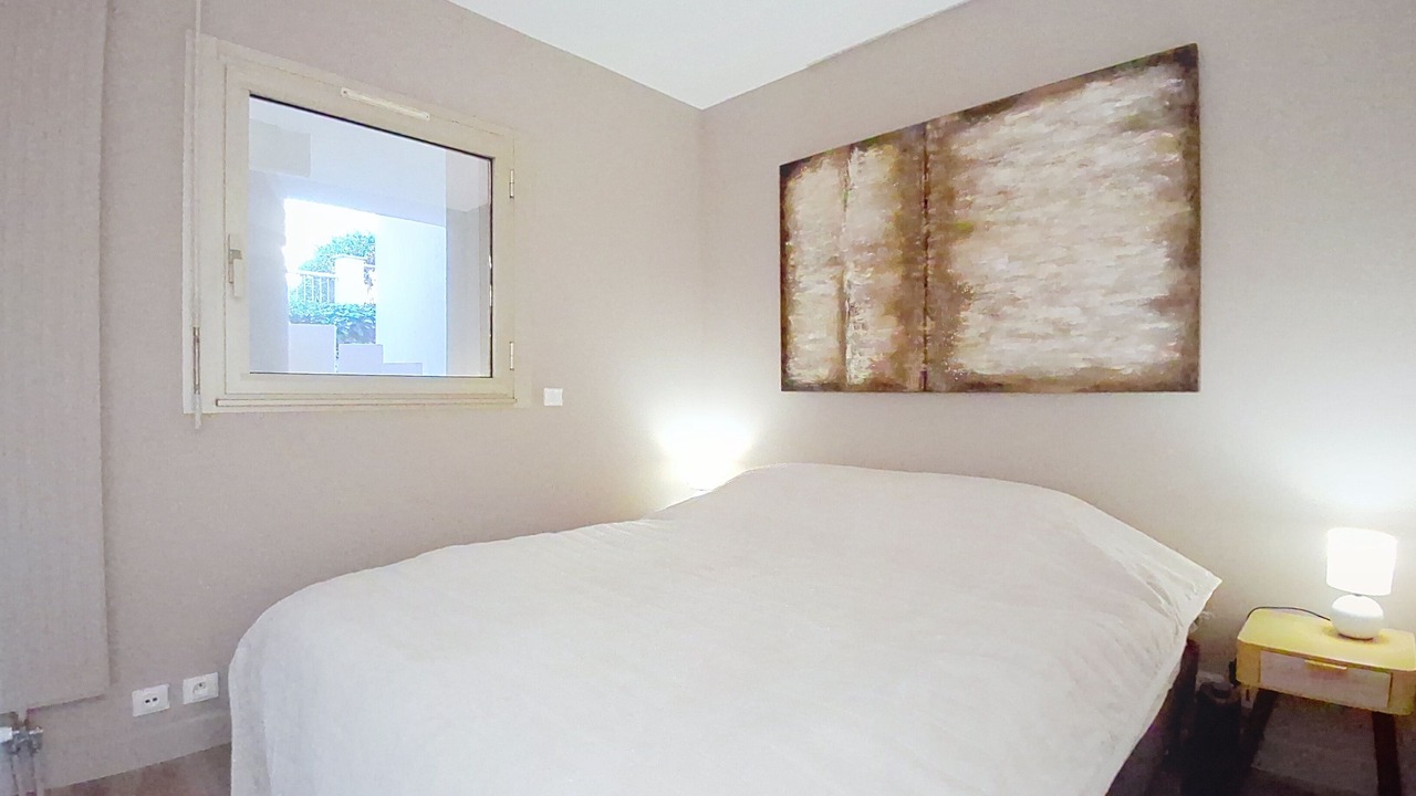 Photo of Bedroom in Mandelieu-La-Napoule