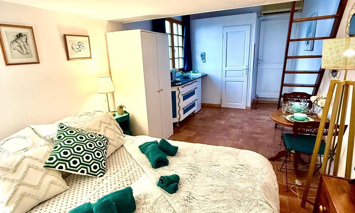 Photo of Bedroom in Evenos