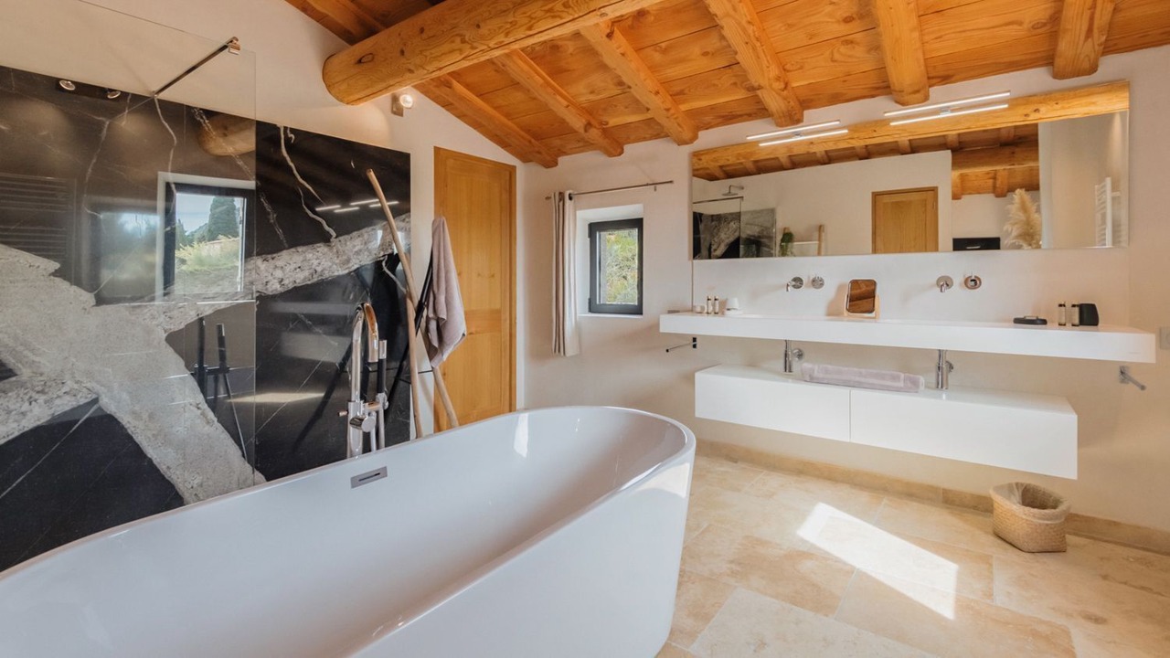 Photo of Bathroom in Maussane-les-Alpilles