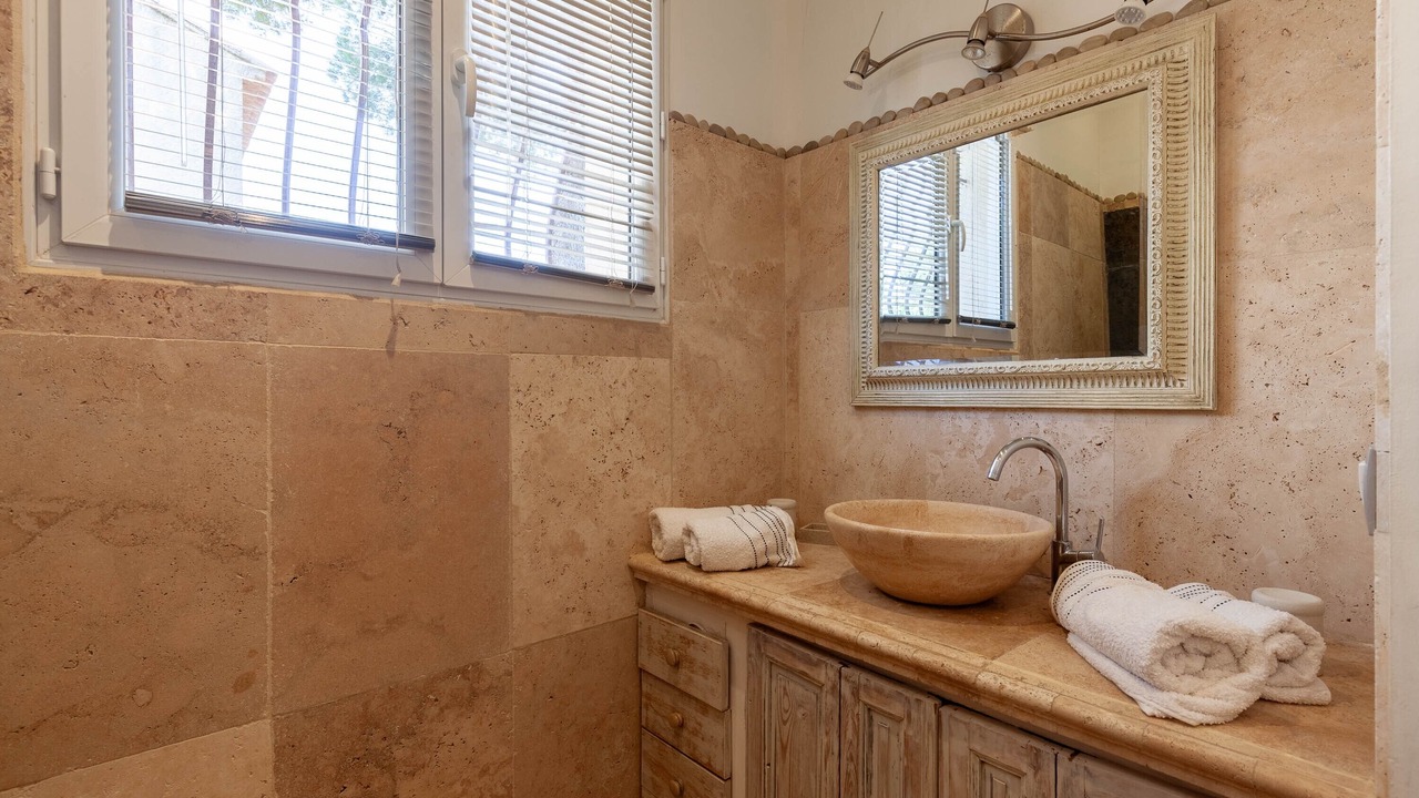 Photo of Bathroom in Ensues-la-Redonne