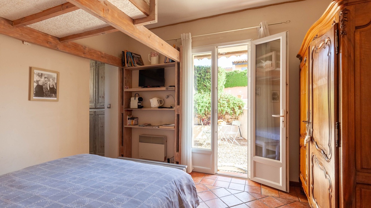Photo of Bedroom in Ensues-la-Redonne