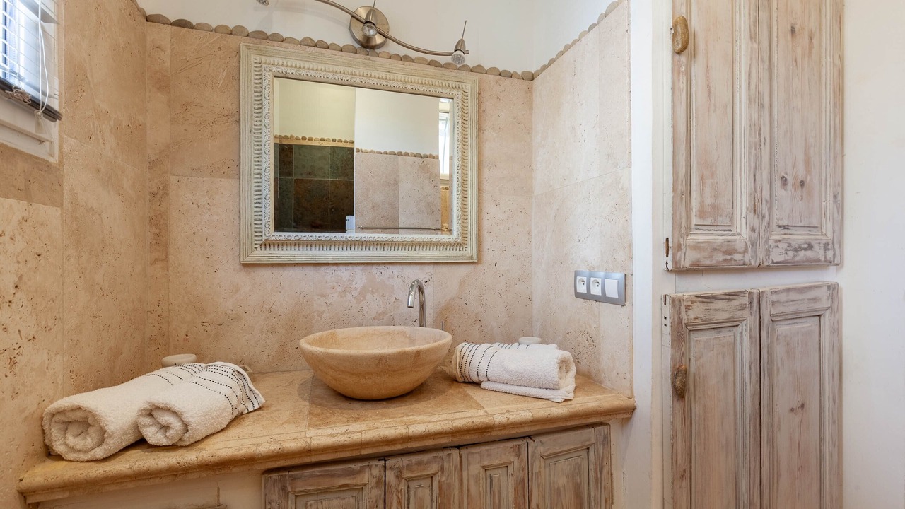 Photo of Bathroom in Ensues-la-Redonne