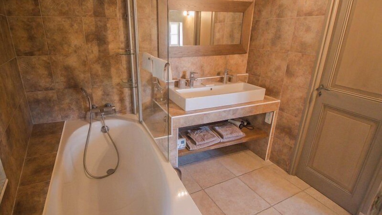 Photo of Bathroom in Saint-Etienne-du-Gres