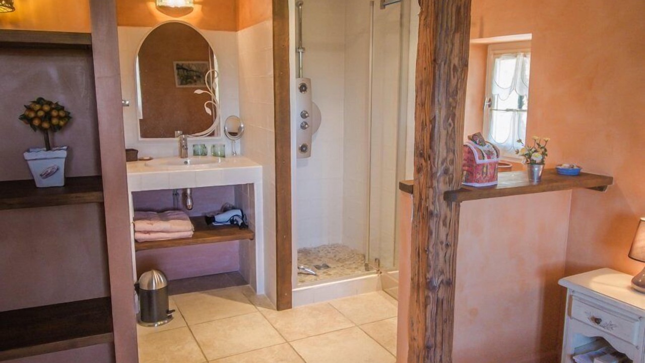 Photo of Bathroom in Saint-Etienne-du-Gres