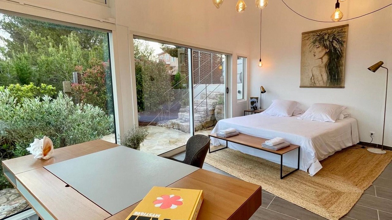Photo of Bedroom in Ensues-la-Redonne