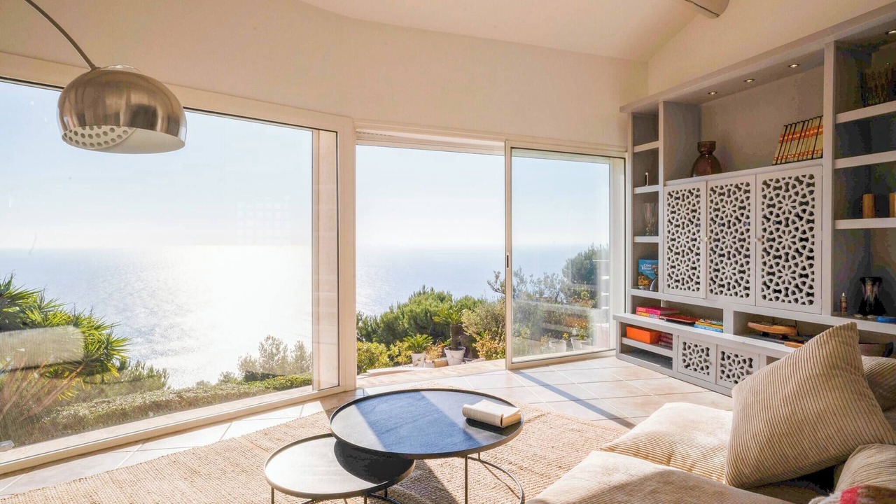 Photo of Livingroom in Ensues-la-Redonne
