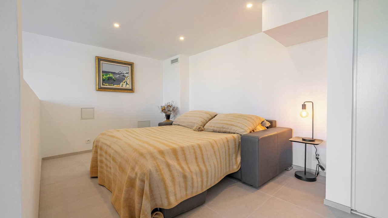 Photo of Bedroom in Ensues-la-Redonne