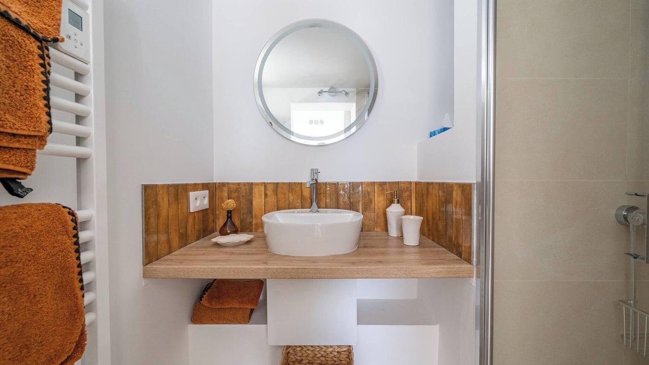 Photo of Bathroom in Ensues-la-Redonne
