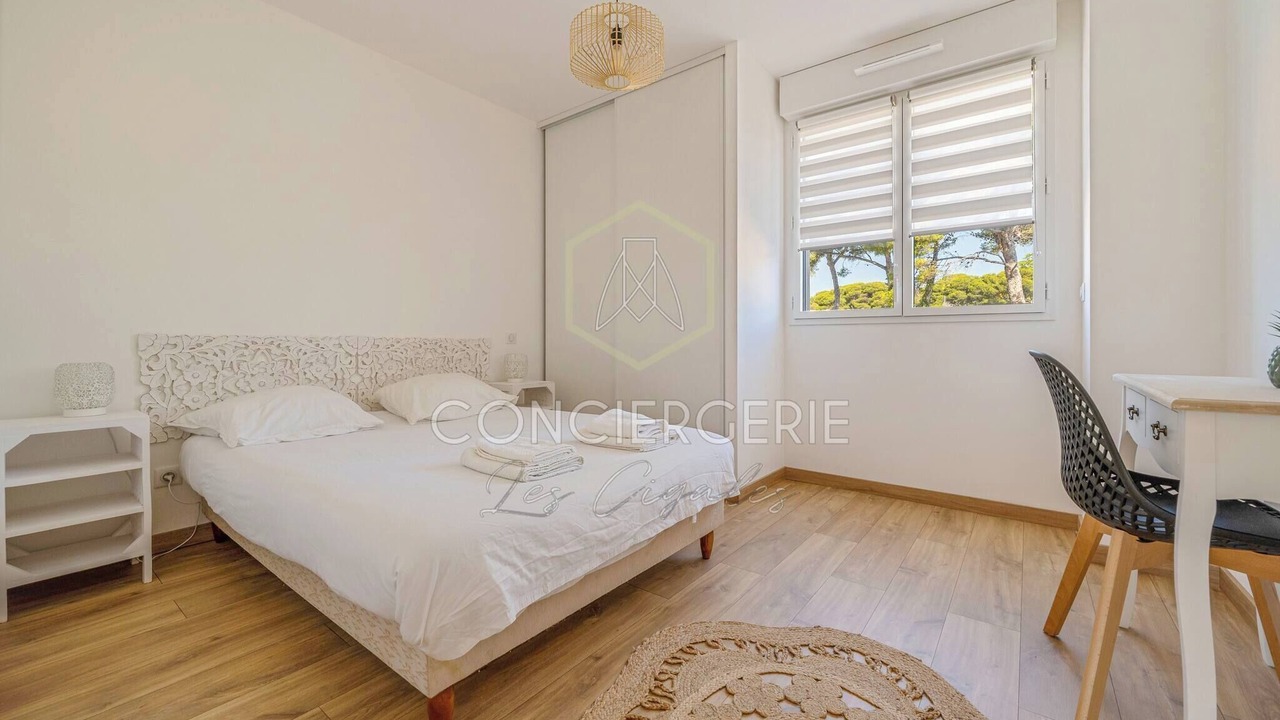 Photo of Bedroom in Carry-le-Rouet