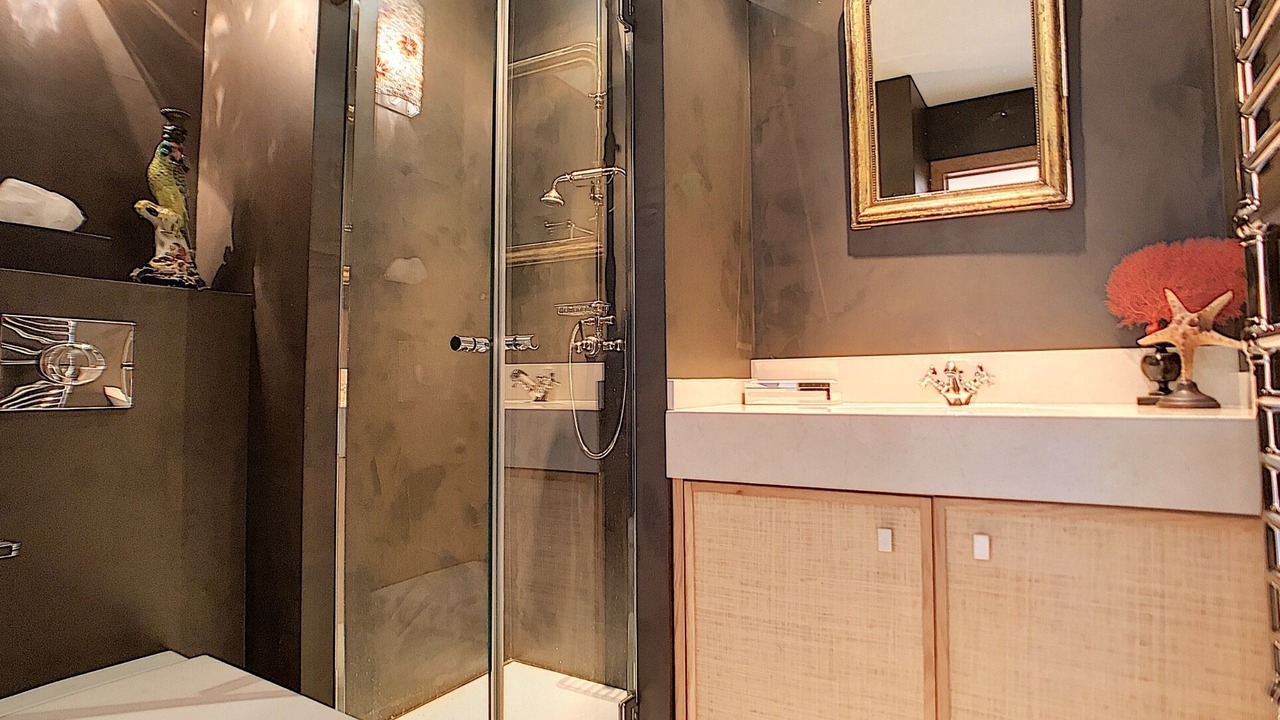 Photo of Bathroom in California - Pezou
