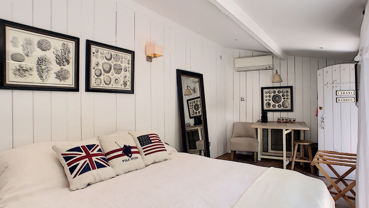 Photo of Bedroom in California - Pezou