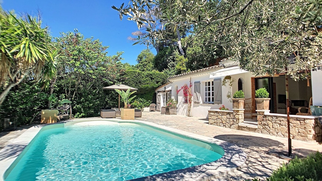 Photo of Outdoor in California - Pezou
