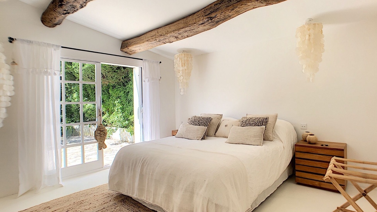 Photo of Bedroom in California - Pezou