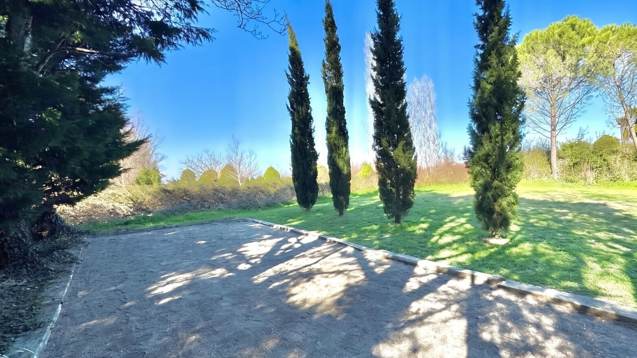 Photo of Others in Albaron