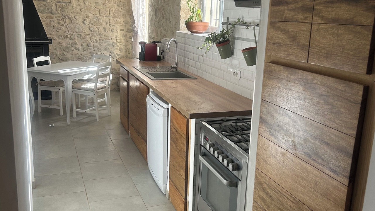Photo of Kitchen in Saint-Martin-de-Castillon