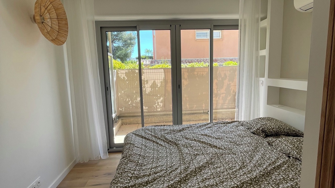 Photo of Bedroom in 8th Arrondissement