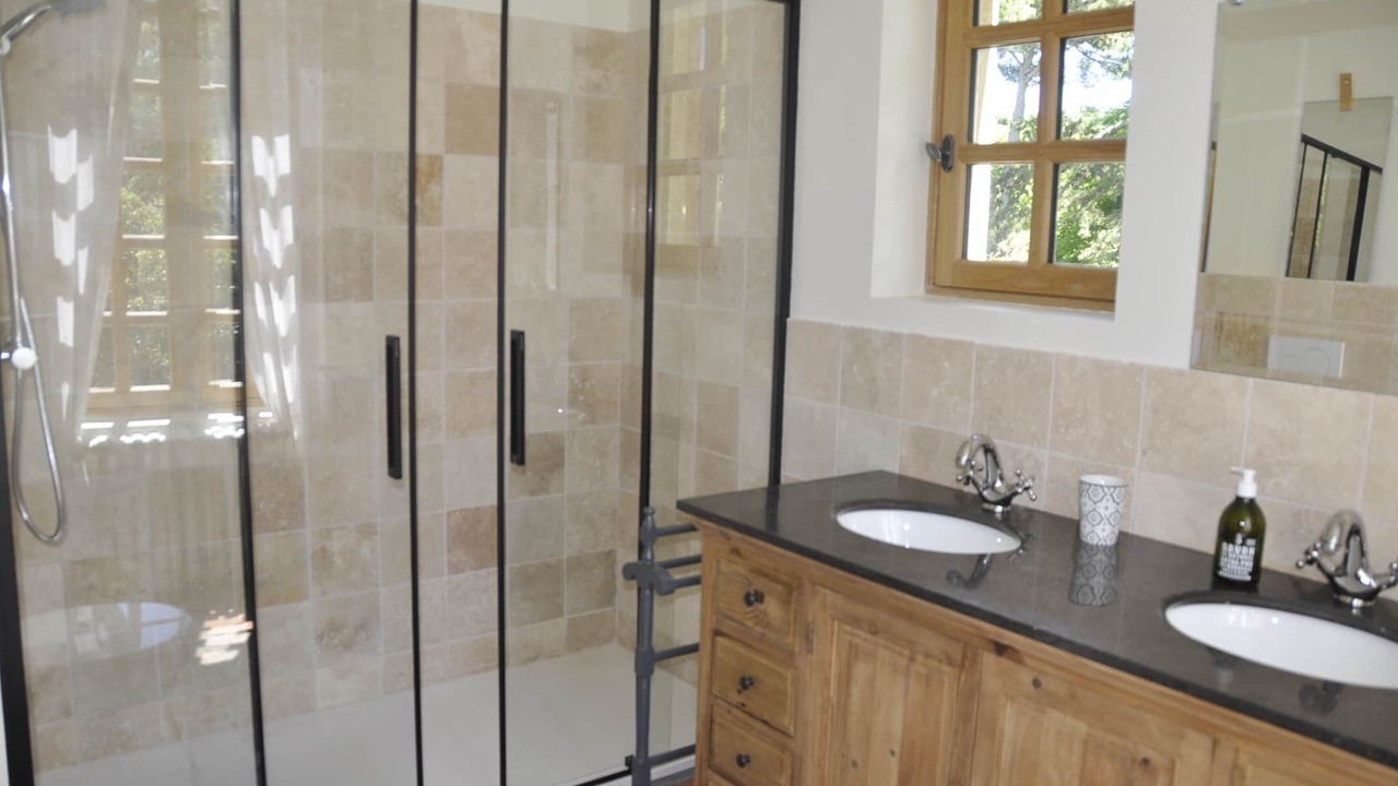Photo of Bathroom in Saint-Etienne-du-Gres