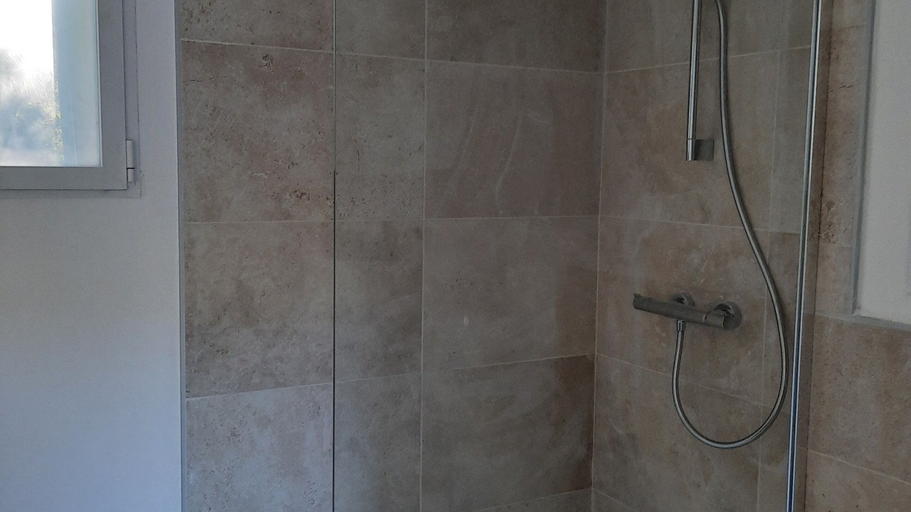 Photo of Bathroom in Simiane-Collongue