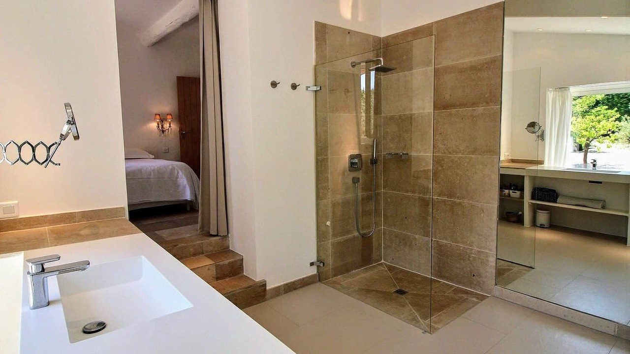 Photo of Bathroom in Lourmarin