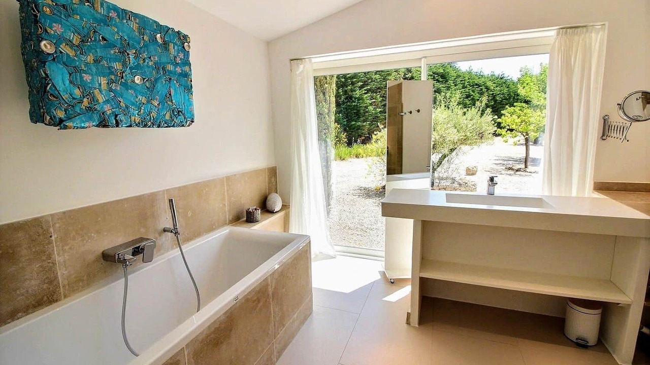 Photo of Bathroom in Lourmarin