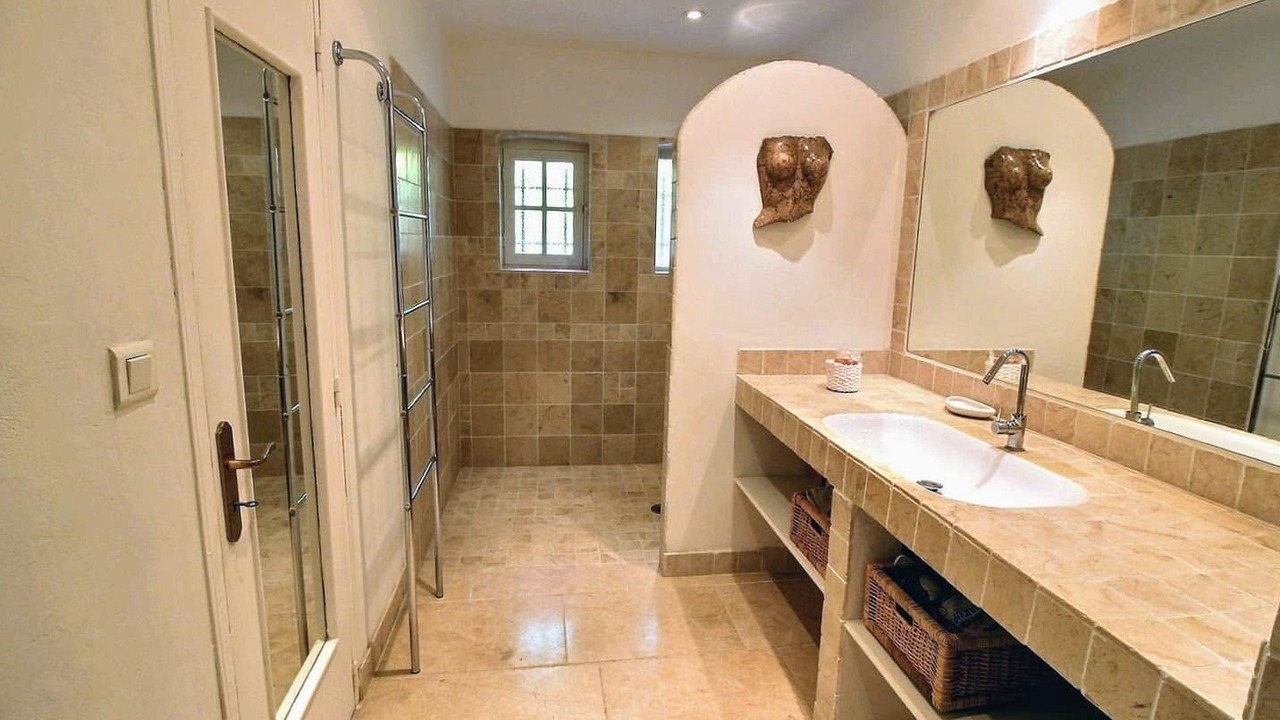 Photo of Bathroom in Lourmarin