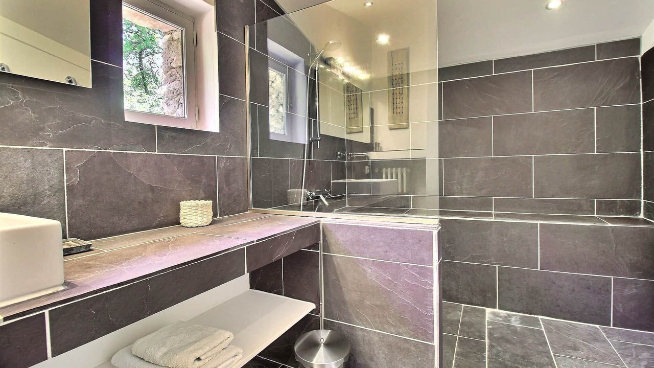 Photo of Bathroom in Lourmarin