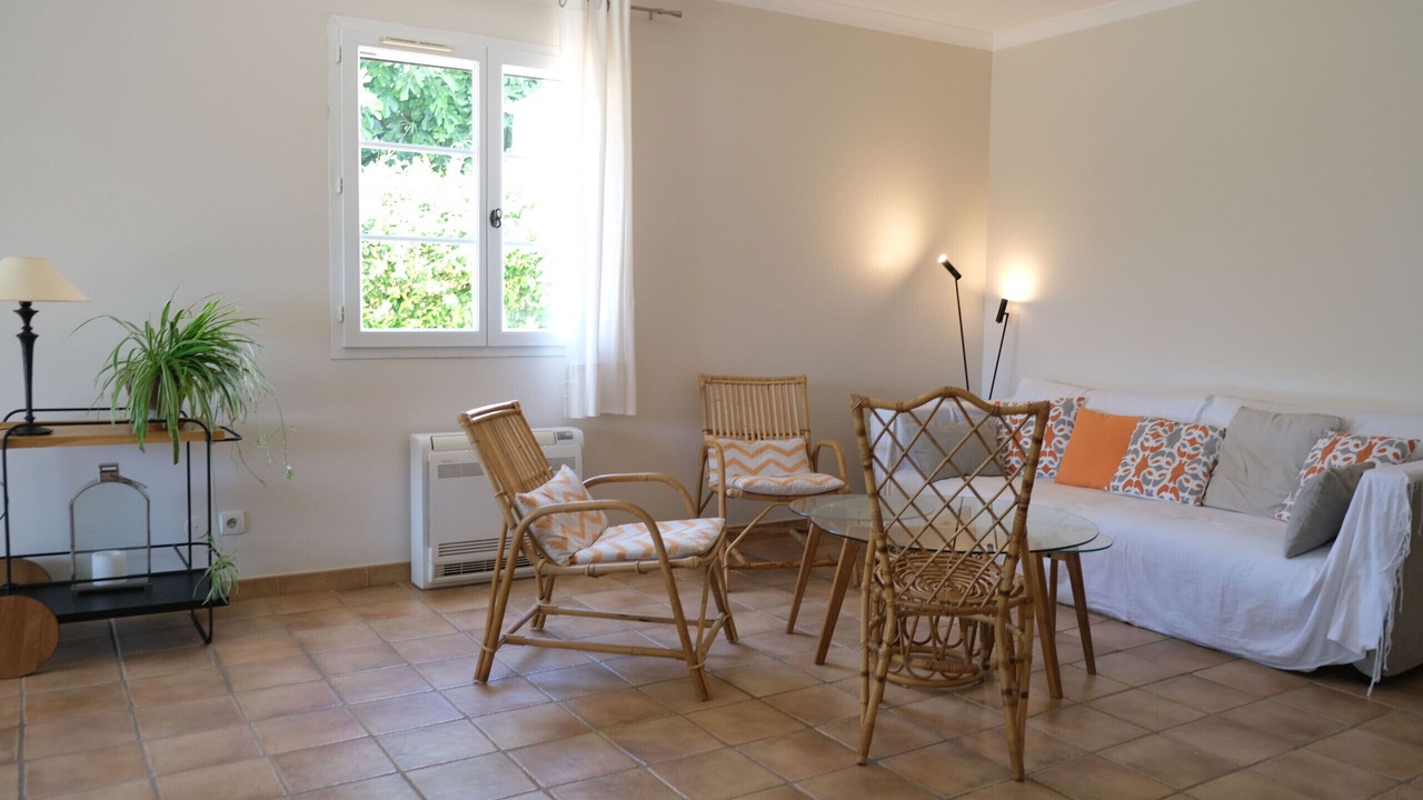 Photo of Livingroom in Mouries