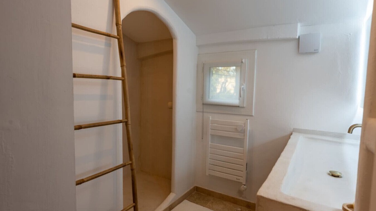 Photo of Bathroom in Guerrevieille